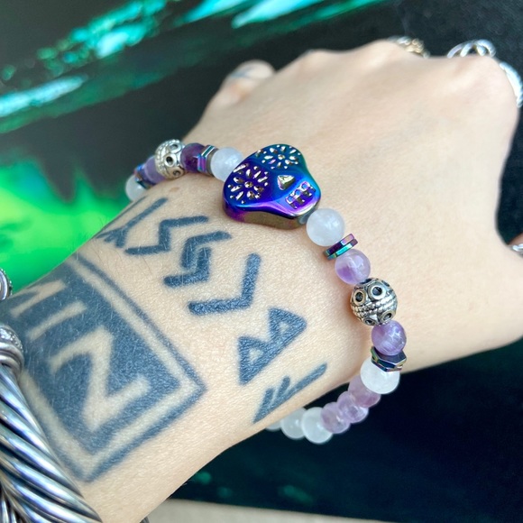 Rainbow sugar skull white agate & amethyst beads - Picture 10 of 13